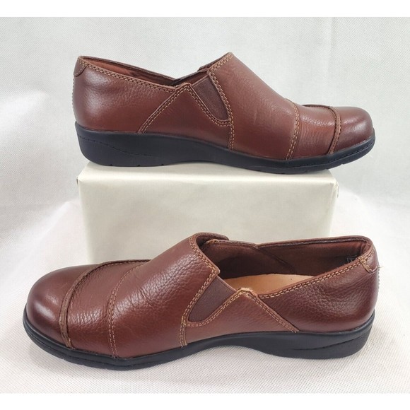 Clarks Shoes Size 7 M Cheyn Misha Round Toe Slip-On Color Brown - Picture 2 of 10